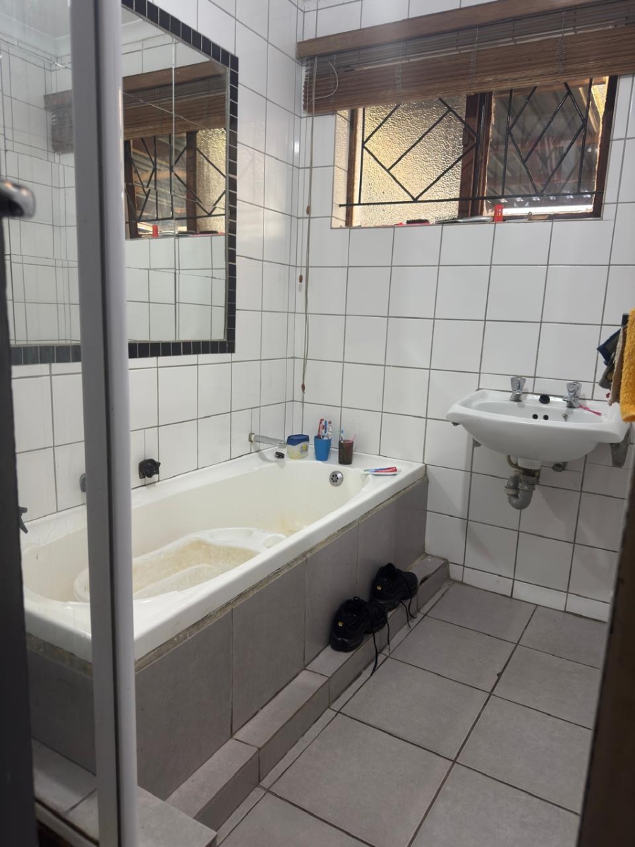 3 Bedroom Property for Sale in Park Village Western Cape